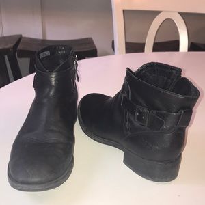 Women’s black leather UGG ankle booties